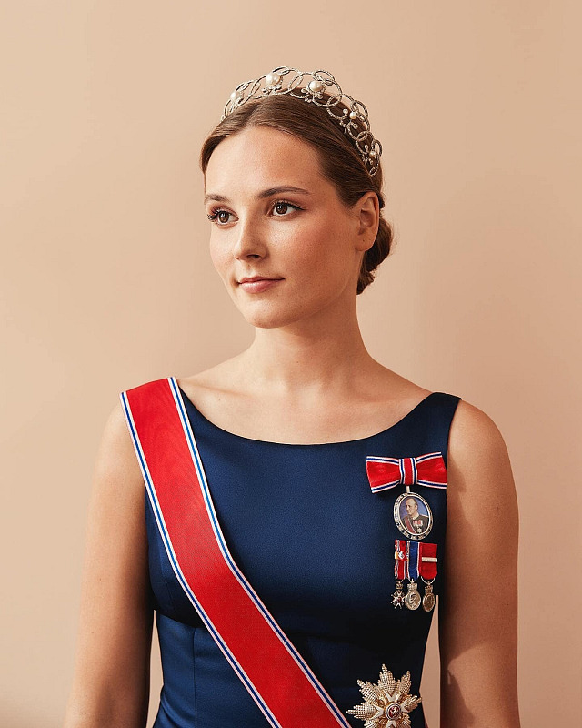 Norská princezna Ingrid Alexandra na oficiálním portrétu ke 18. narozeninám...