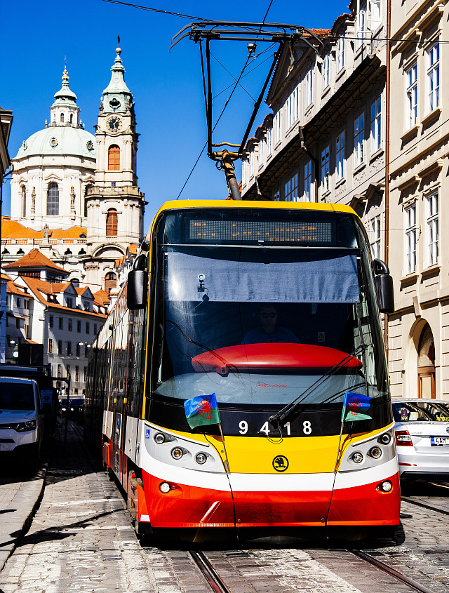Na pražských tramvajích se při příležitosti Mezinárodního dne Romů objevily...