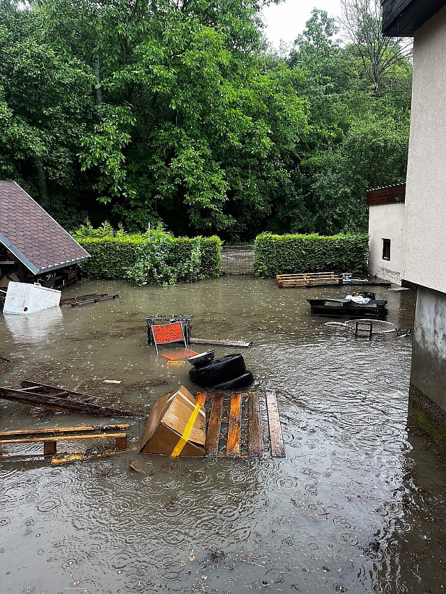 Středočeští hasiči se potýkají s nárůstem výjezdů kvůli postupující bouřkové...