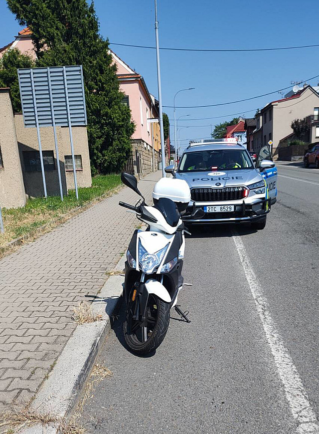 Řidič skútru nadýchal přes 1,8 promile alkoholu.