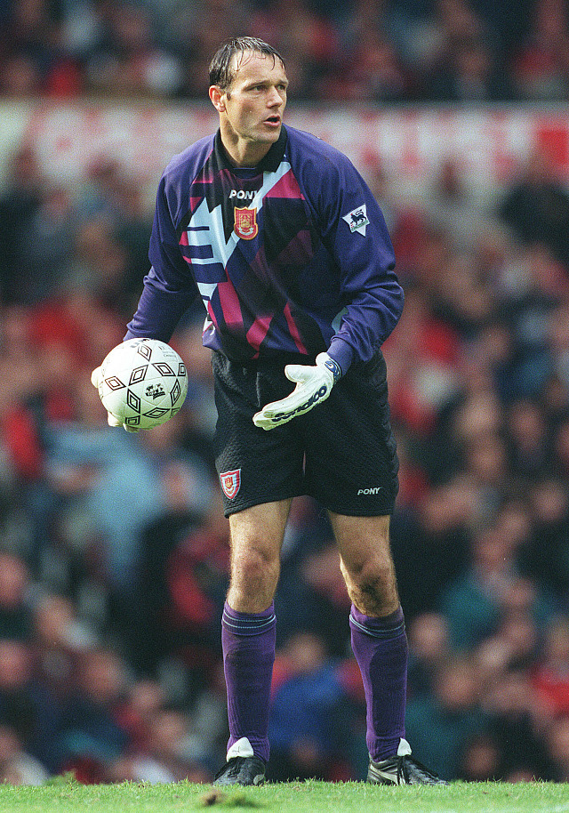 Luděk Mikloško v dresu West Hamu v září 1997.